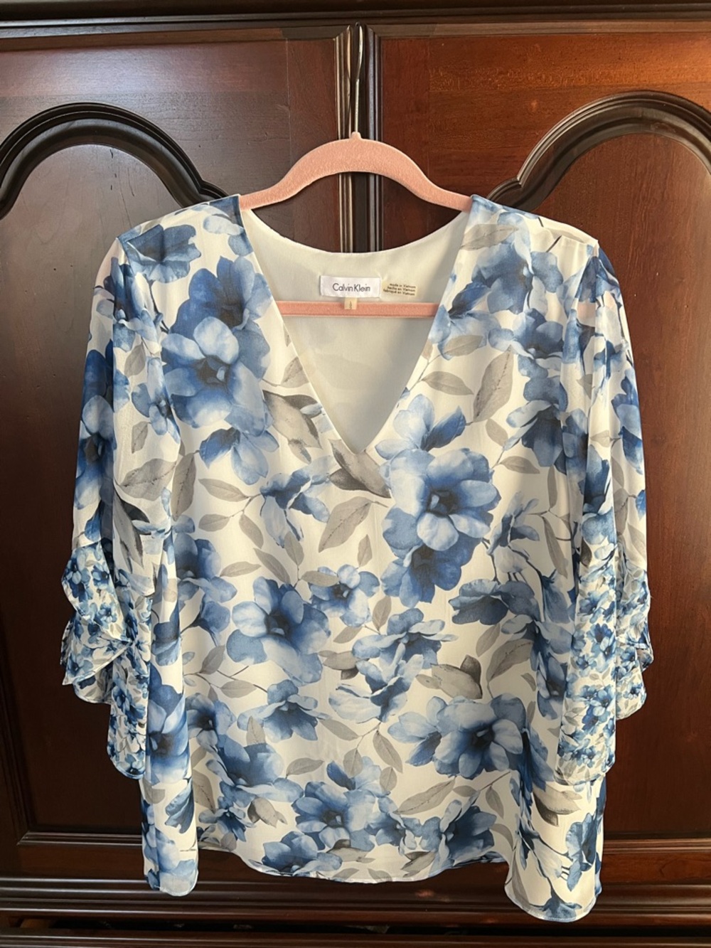 Calvin Klein White and Blue Floral V-Neck Blouse